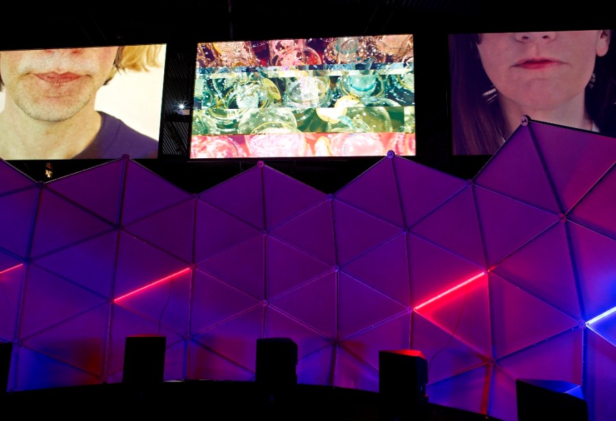 Expo Haroon Mirza au LiFE, 2017, photo Marc Domage